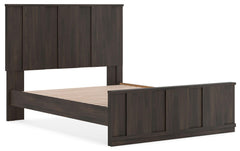 Jadiston Queen Panel Platform Bed