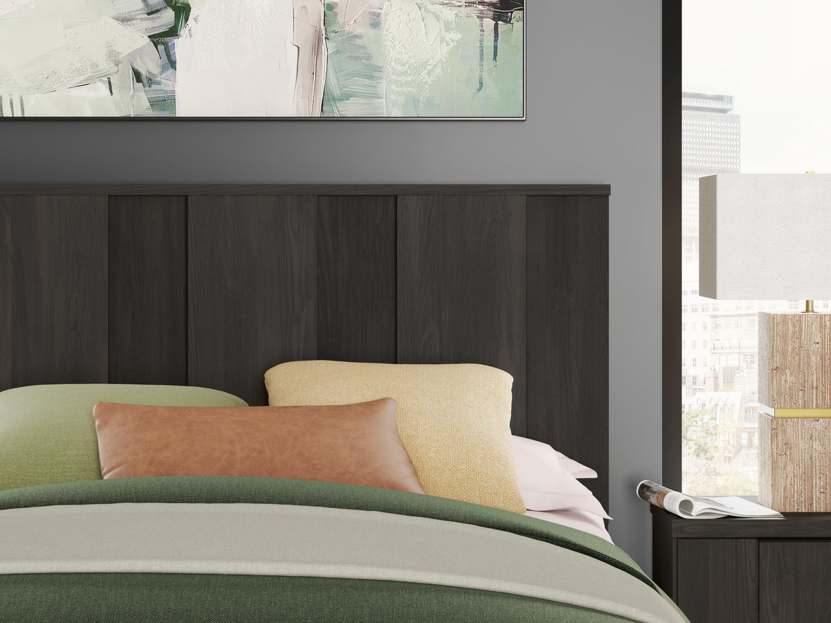Jadiston Queen Panel Bed
