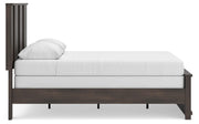 Jadiston Queen Panel Bed
