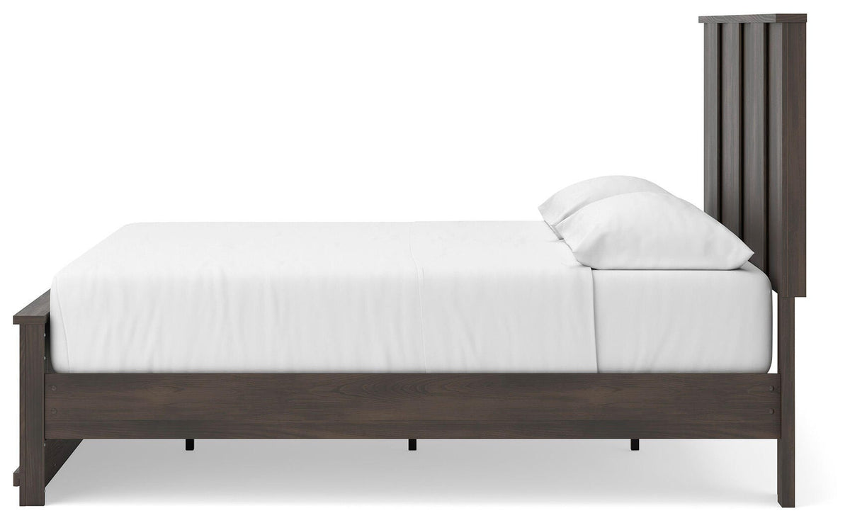 Jadiston King Panel Platform Bed