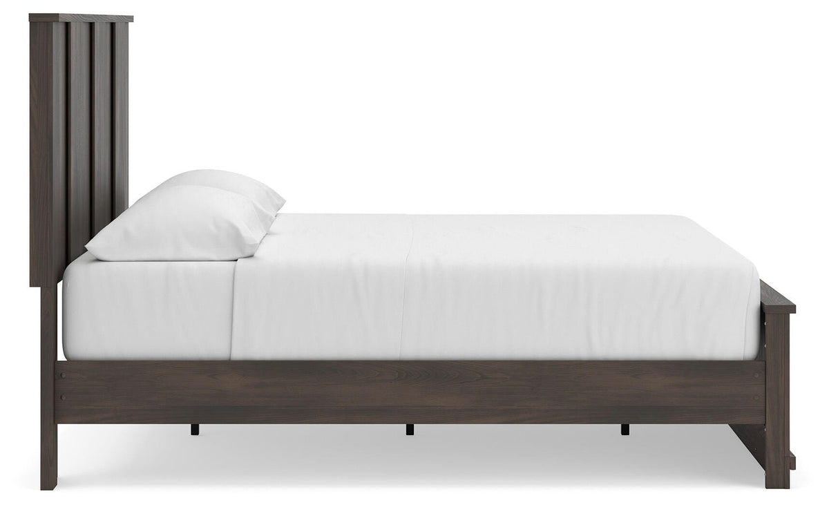 Jadiston King Panel Platform Bed