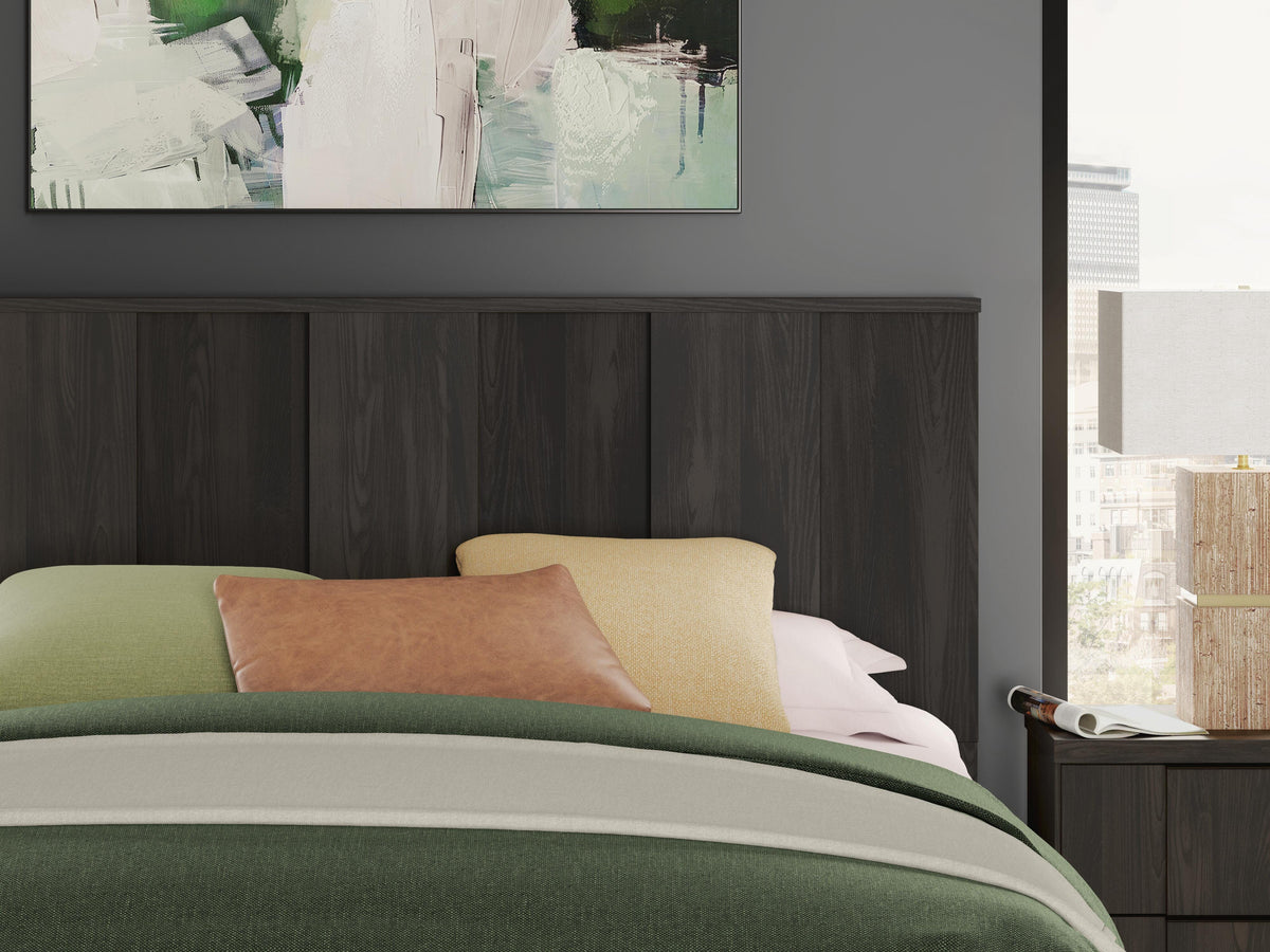 Jadiston King Panel Bed