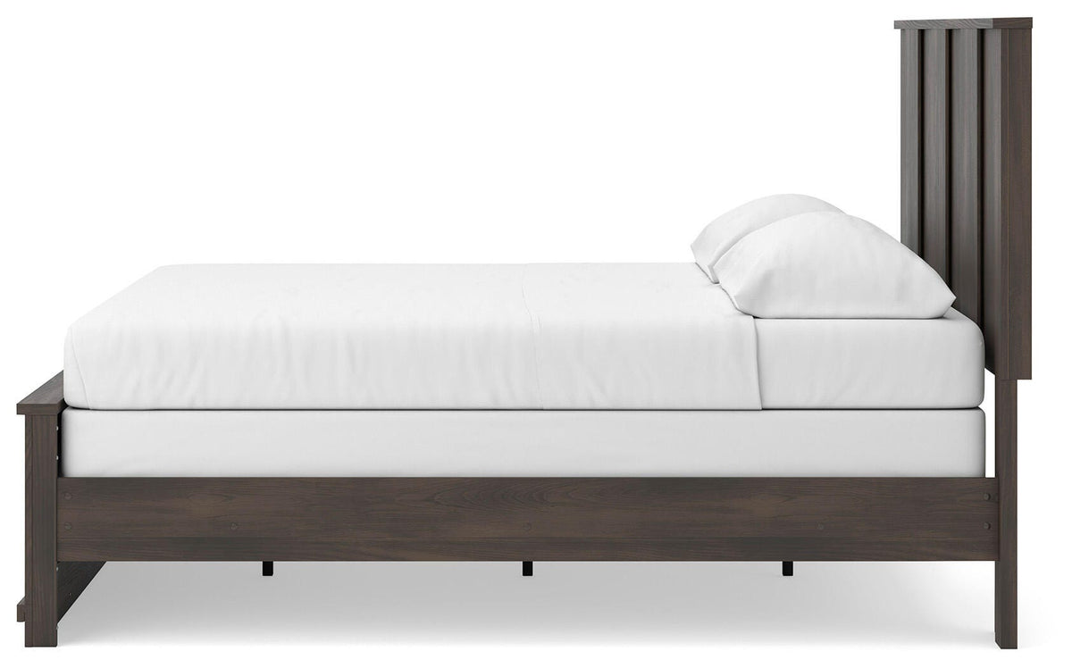 Jadiston King Panel Bed