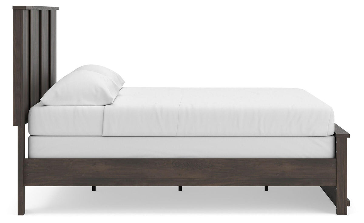 Jadiston King Panel Bed