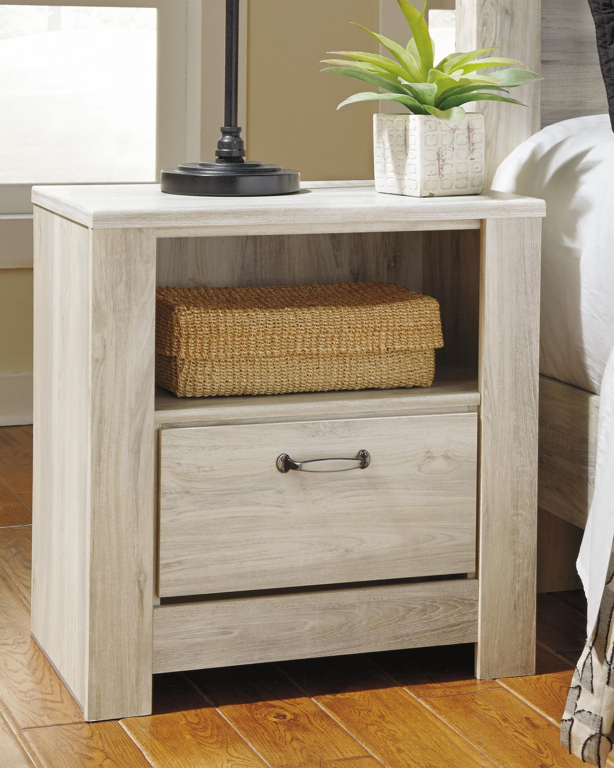Bellaby King Panel Bed, Dresser, Mirror and 2 Nightstands