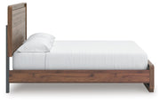 Hollinaze California King Panel Bed