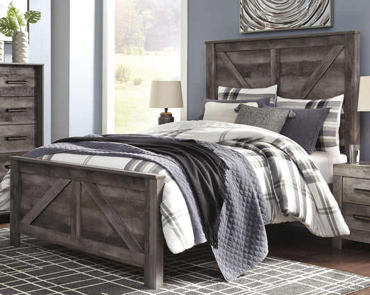 Wynnlow Queen Crossbuck Panel Bed with Mirrored Dresser