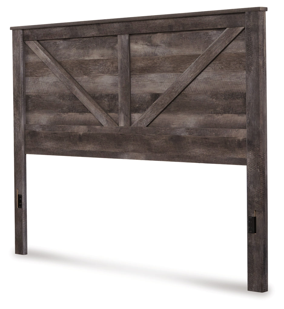 Wynnlow King Crossbuck Panel Bed with Mirrored Dresser, Chest and Nightstand