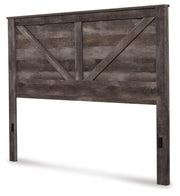 Wynnlow King Crossbuck Panel Bed with Mirrored Dresser, Chest and Nightstand