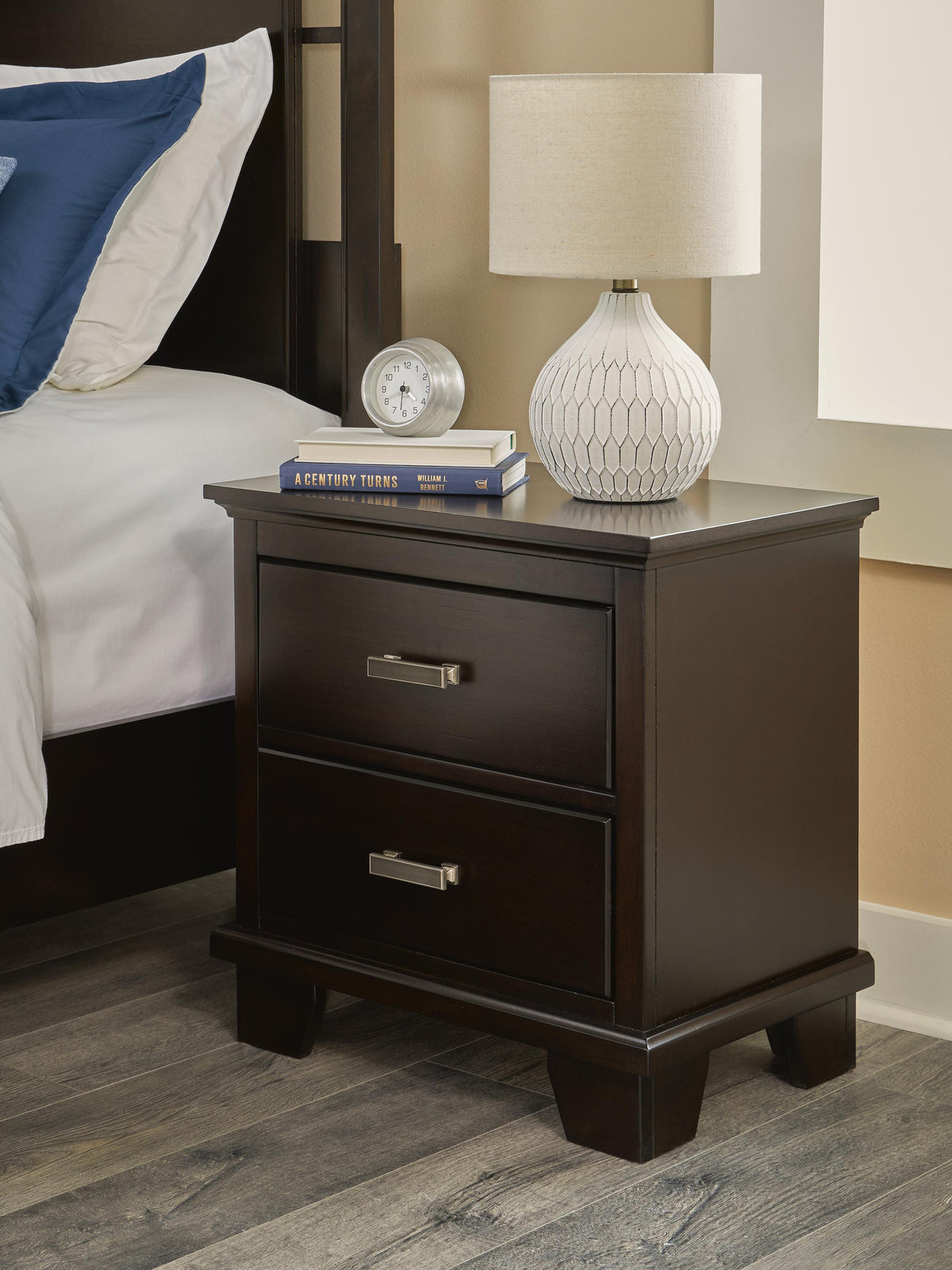 Covetown Queen Panel Bed with Mirrored Dresser and Nightstand