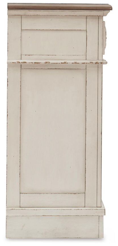 Realyn King Panel Bed, Dresser, Chest and 2 Nightstands