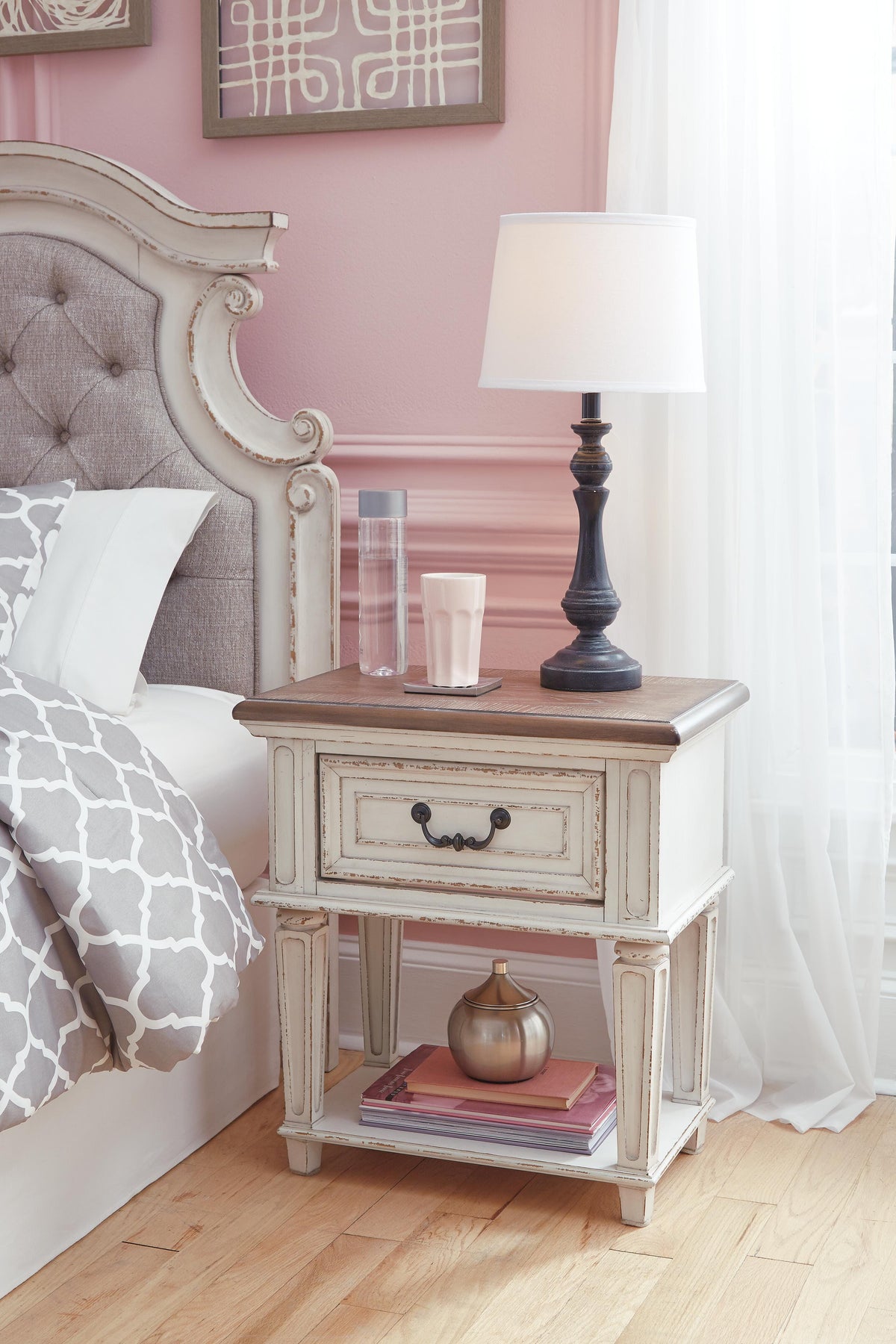 Realyn Queen Upholstered Sleigh Bed, Dresser and 2 Nightstands