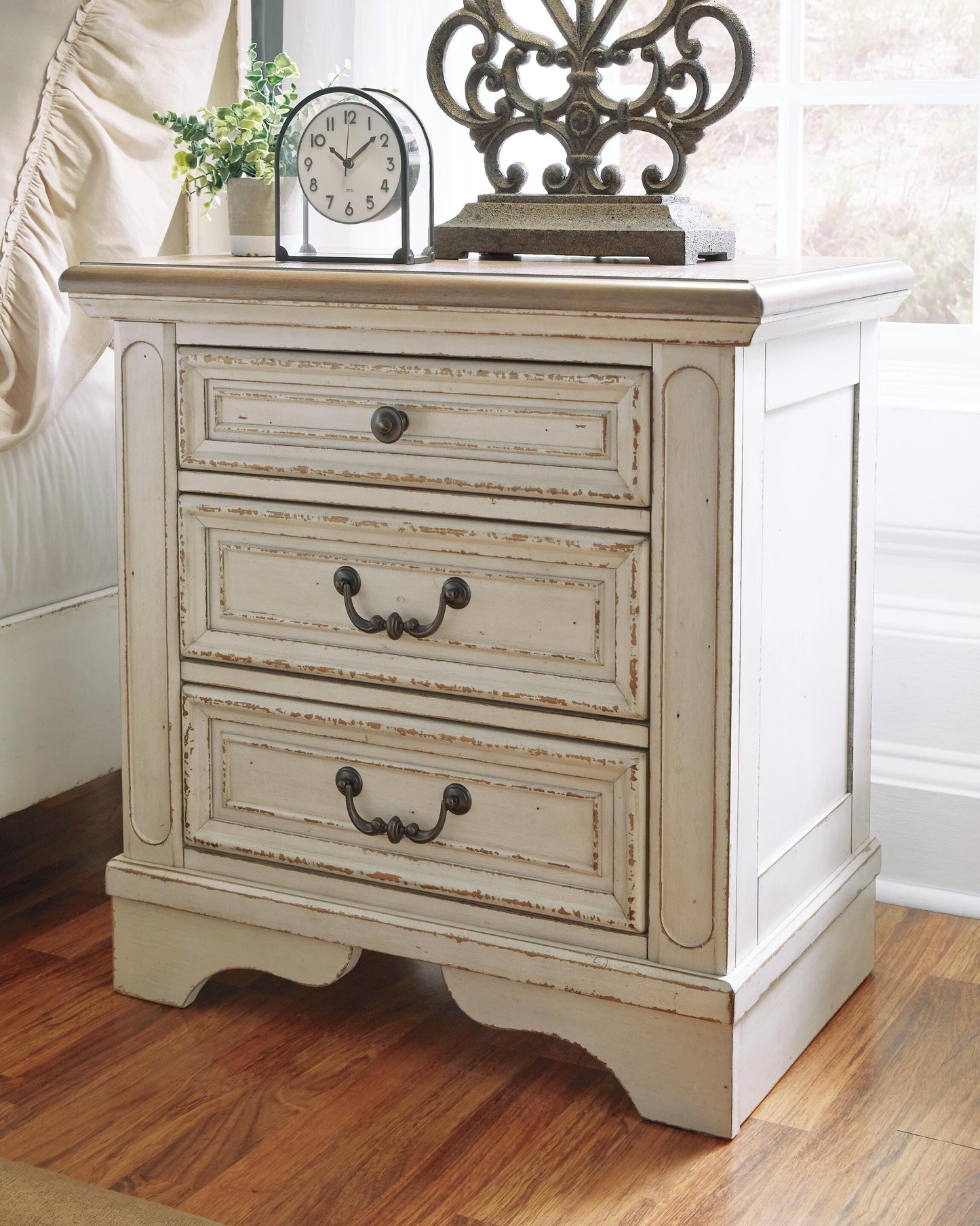 Realyn Queen Upholstered Panel Bed, Dresser, Mirror and Nightstand