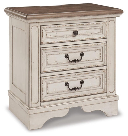 Realyn Queen Panel Bed, Dresser, Mirror and 2 Nightstands