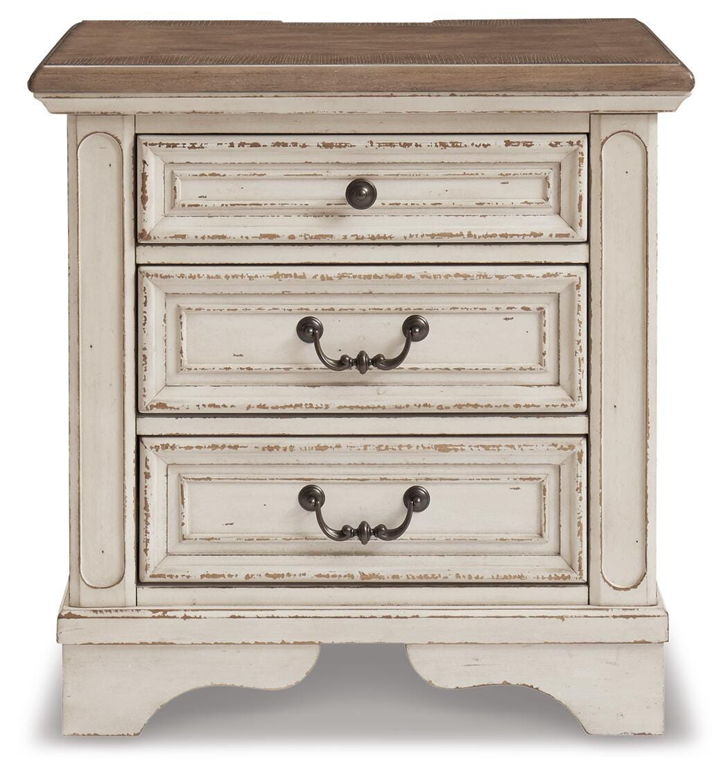 Realyn Queen Panel Bed, Dresser, Mirror and 2 Nightstands