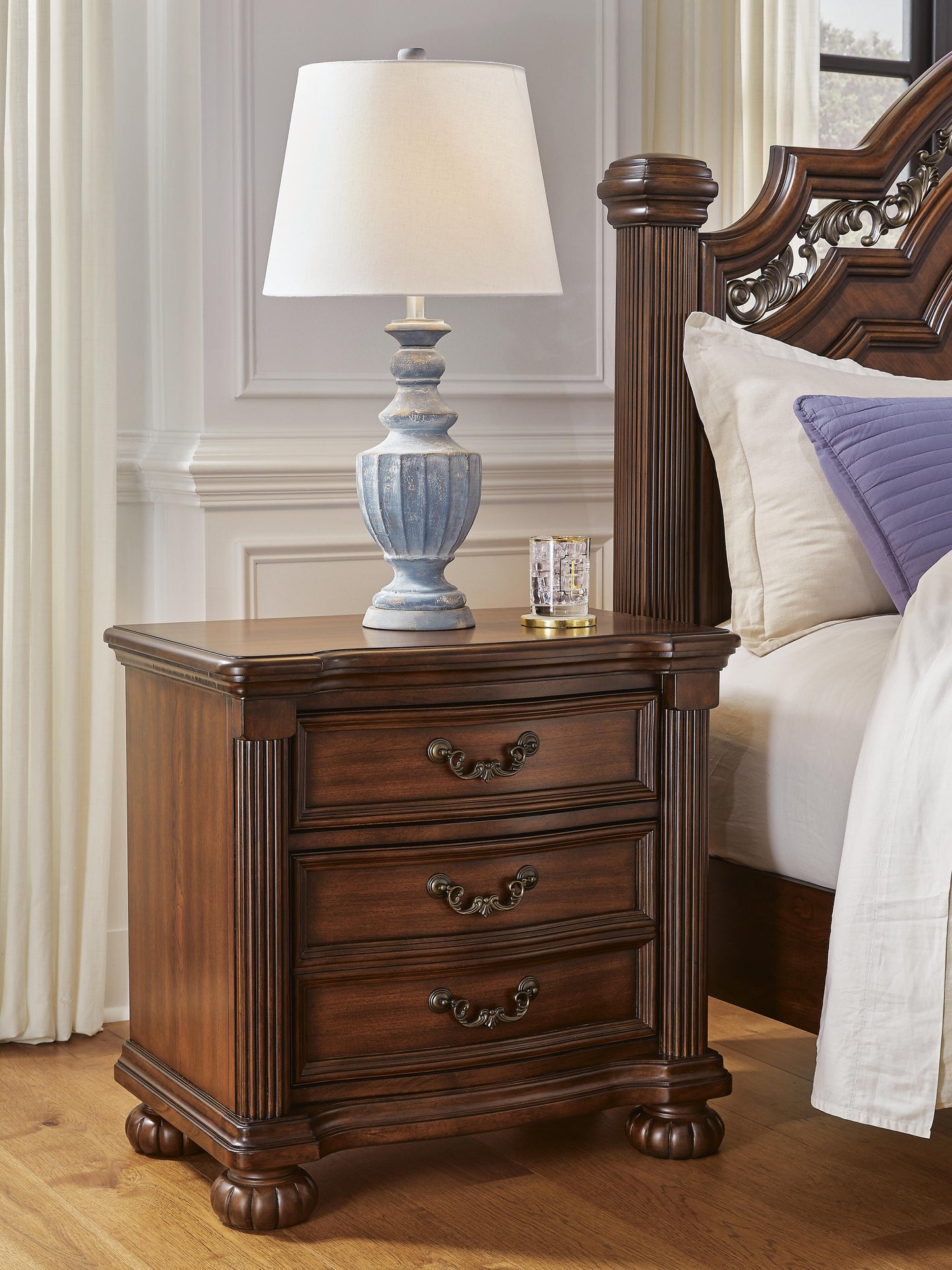 Lavinton King 4PC Bedroom Set