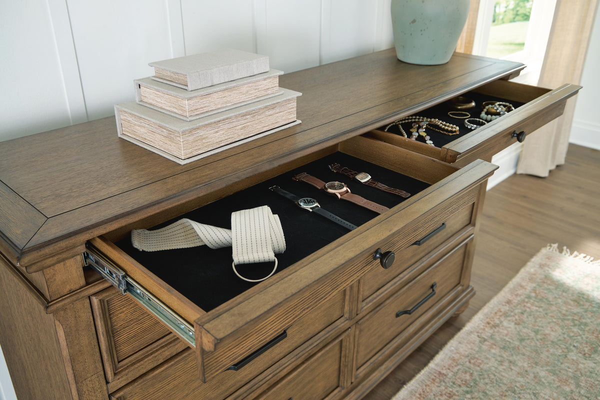 Waynely Dresser