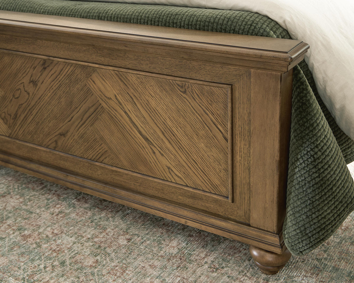 Waynely King Panel Bed