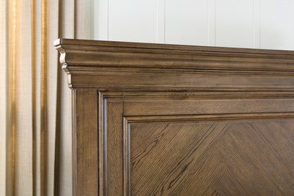 Waynely King Panel Bed