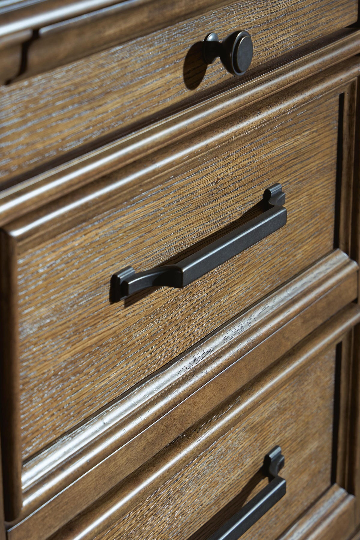 Waynely Seven Drawer Chest