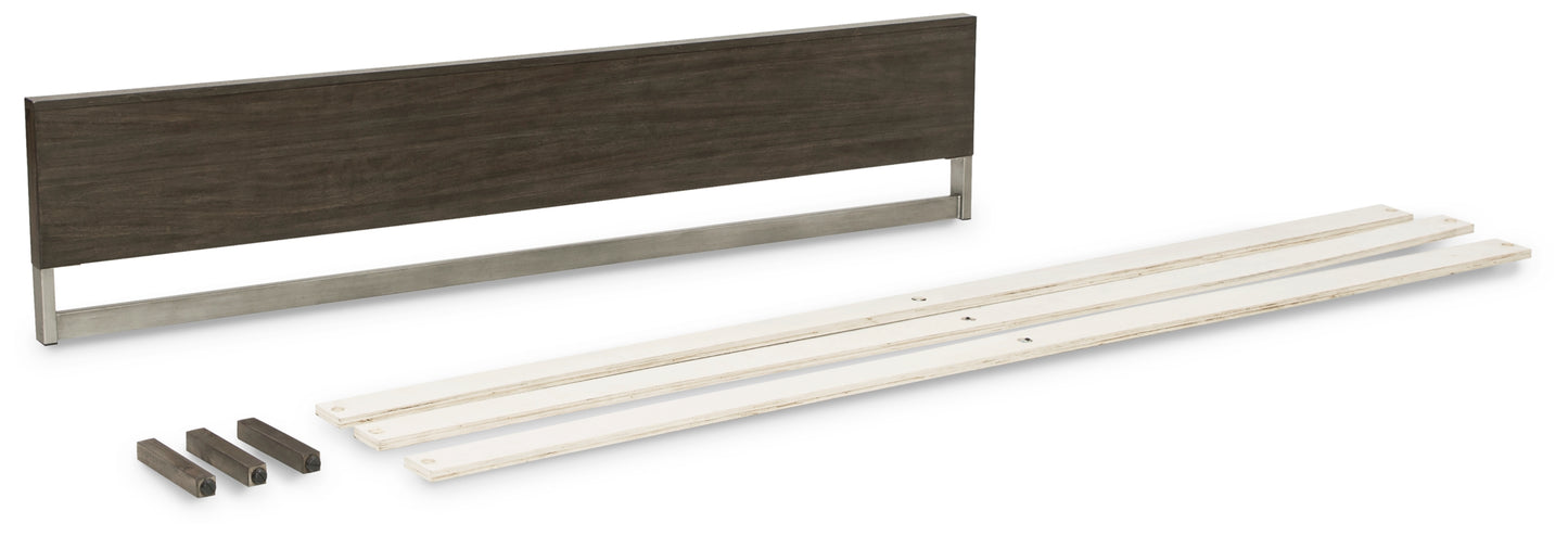 Arkenton California King Panel Bed with Mirrored Dresser