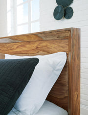 Dressonni Queen Panel Bed