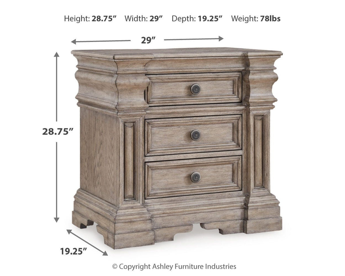 Blairhurst King Panel Bed with Mirrored Dresser and Nightstand