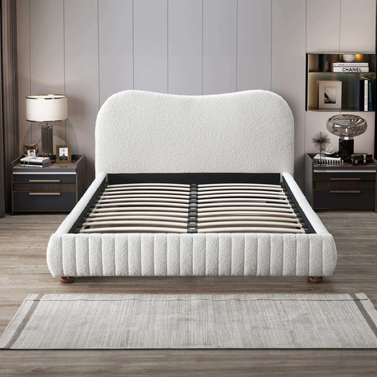 Cama Queen con plataforma tapizada Norme Boucle en color crema
