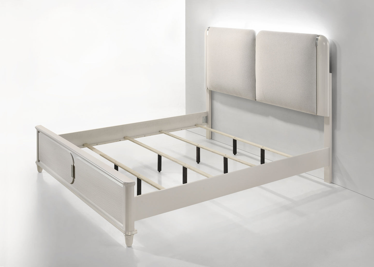 Cama tapizada Laveda de 91" de largo con luz LED