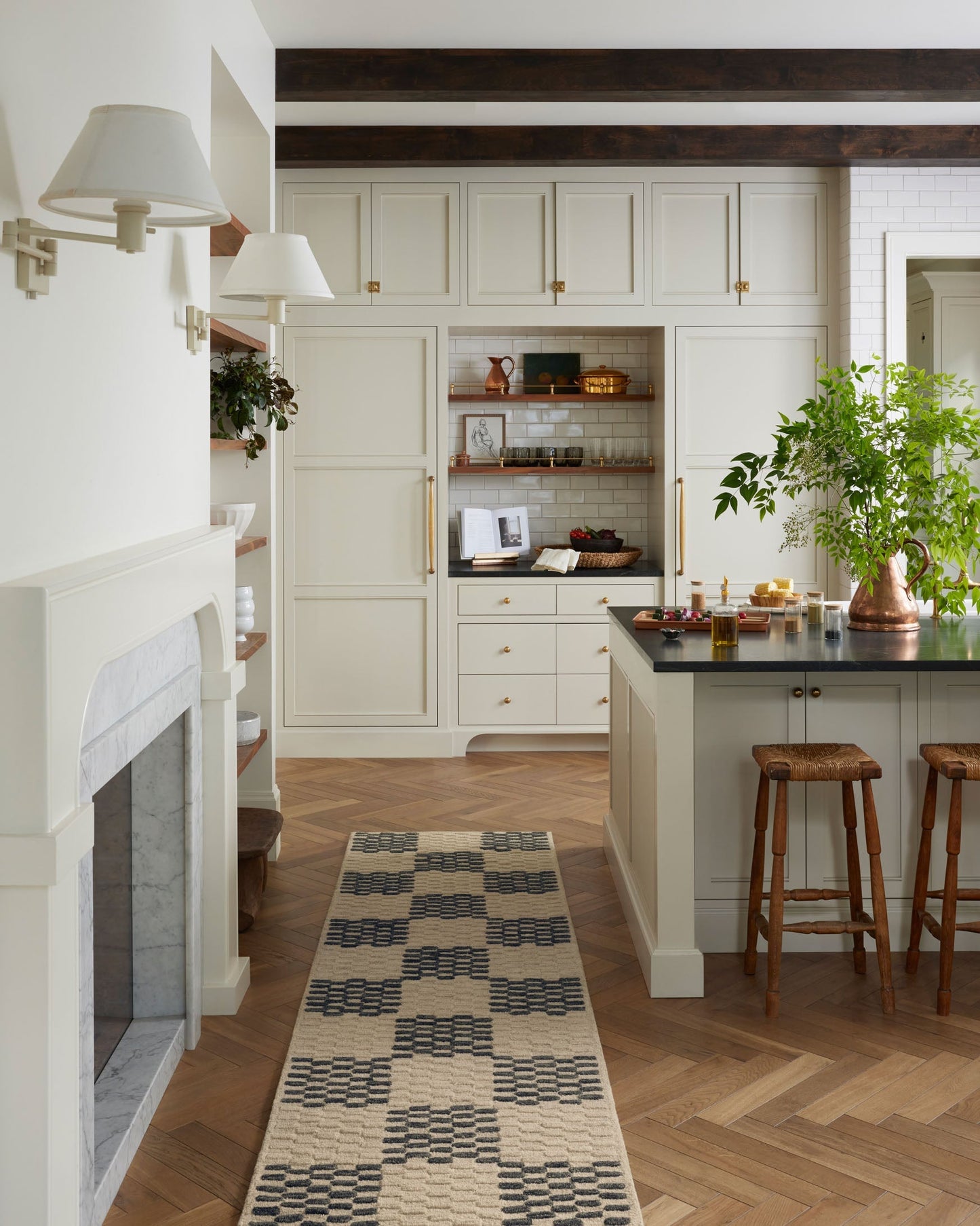 Chris Loves Julia x Loloi Bradley BRL-01 Beige / Midnight