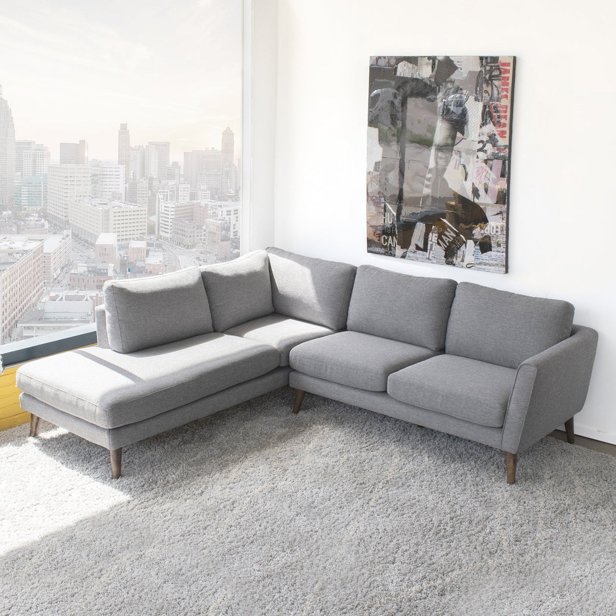 Sofá seccional Benson de tela gris con chaise longue orientado a la izquierda
