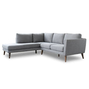 Sofá seccional Benson de tela gris con chaise longue orientado a la izquierda