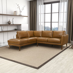 Sofá seccional Benson de cuero color canela con chaise longue orientado a la izquierda