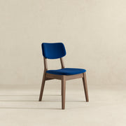 Silla lateral Carlos de terciopelo azul con respaldo sólido (juego de 2)