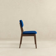 Silla lateral Carlos de terciopelo azul con respaldo sólido (juego de 2)