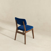 Silla lateral Carlos de terciopelo azul con respaldo sólido (juego de 2)