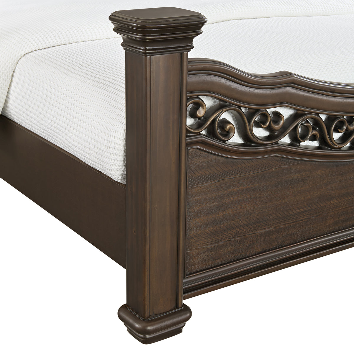 Brunswick King 5PC Bedroom Set with 2 Nightstands, Dresser & Chest in Mahogany