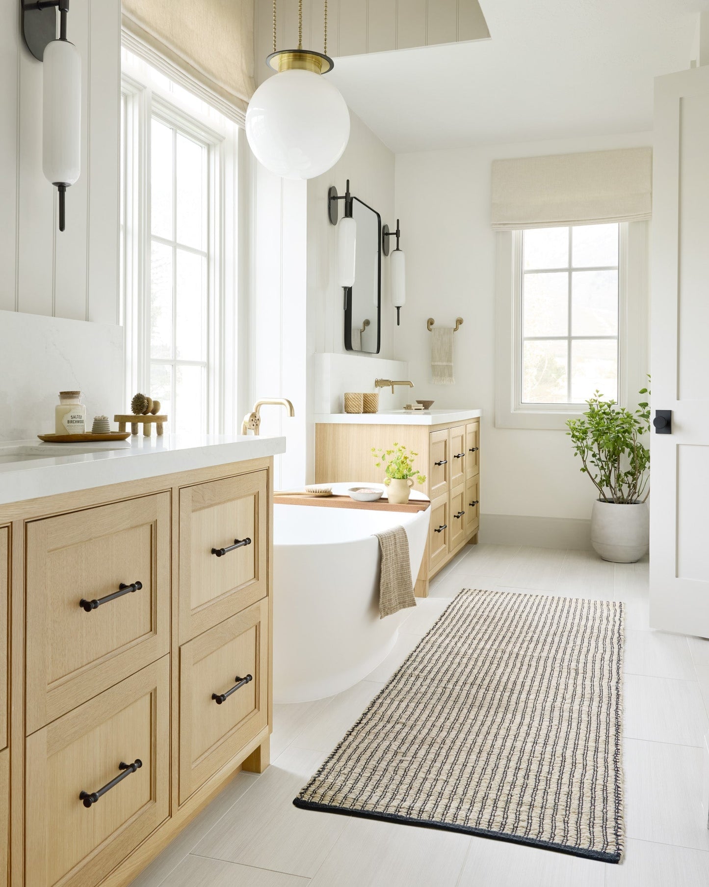 Angela Rose x Loloi Colton CON-02 Marfil/Negro