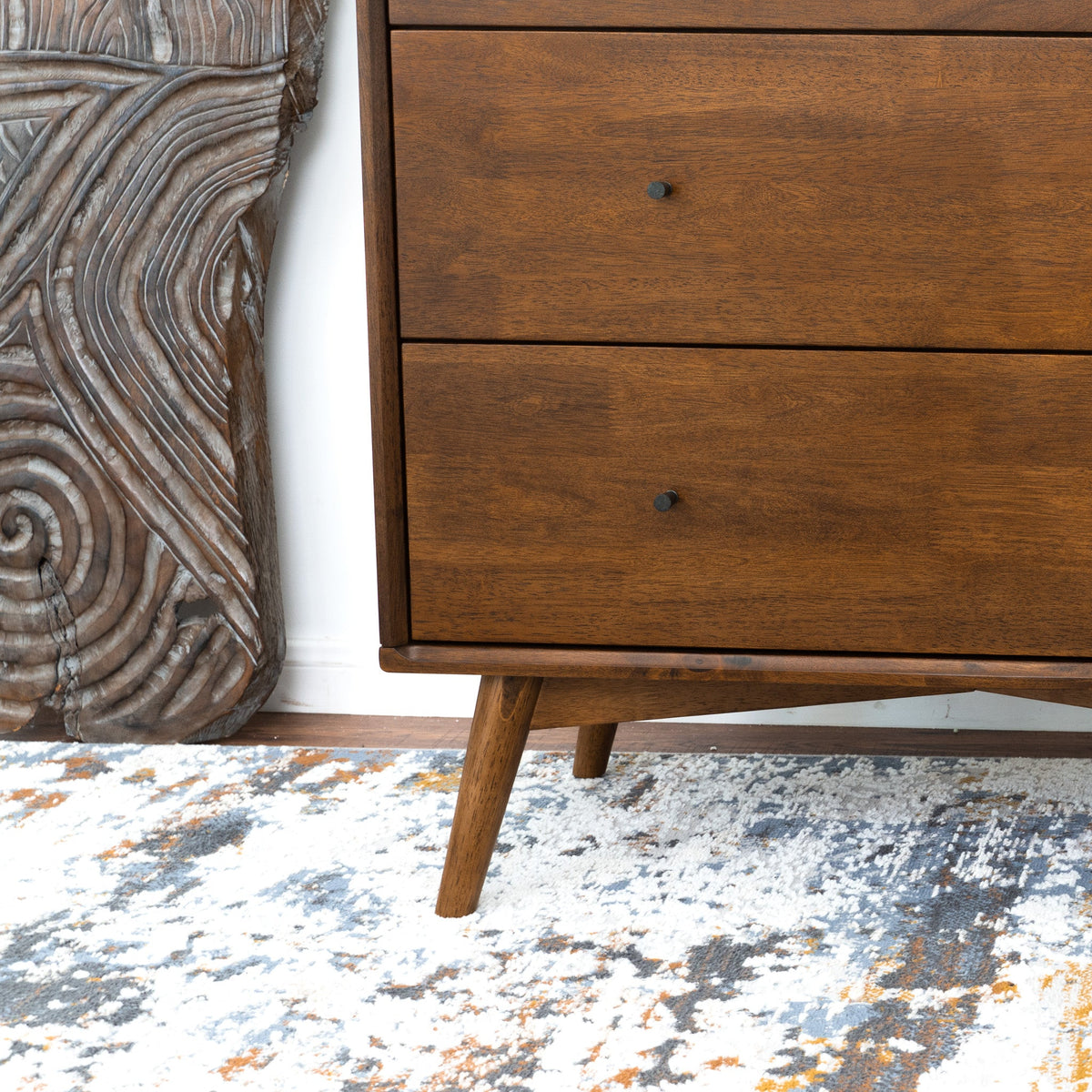 Cómoda moderna de mediados de siglo de madera maciza Caroline de 3 cajones