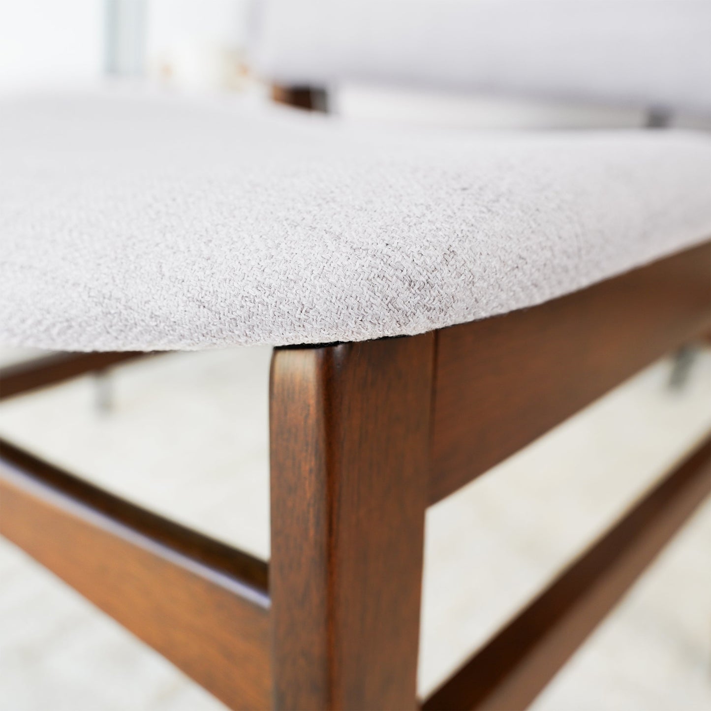 Silla de comedor de tela Gusto en gris claro (juego de 2)