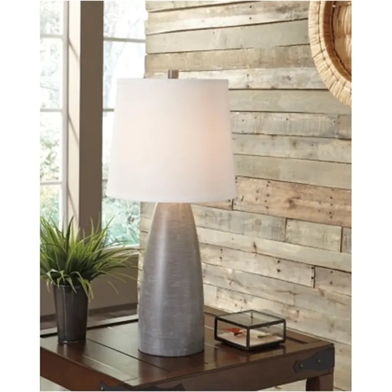 Shavontae Poly Table Lamp