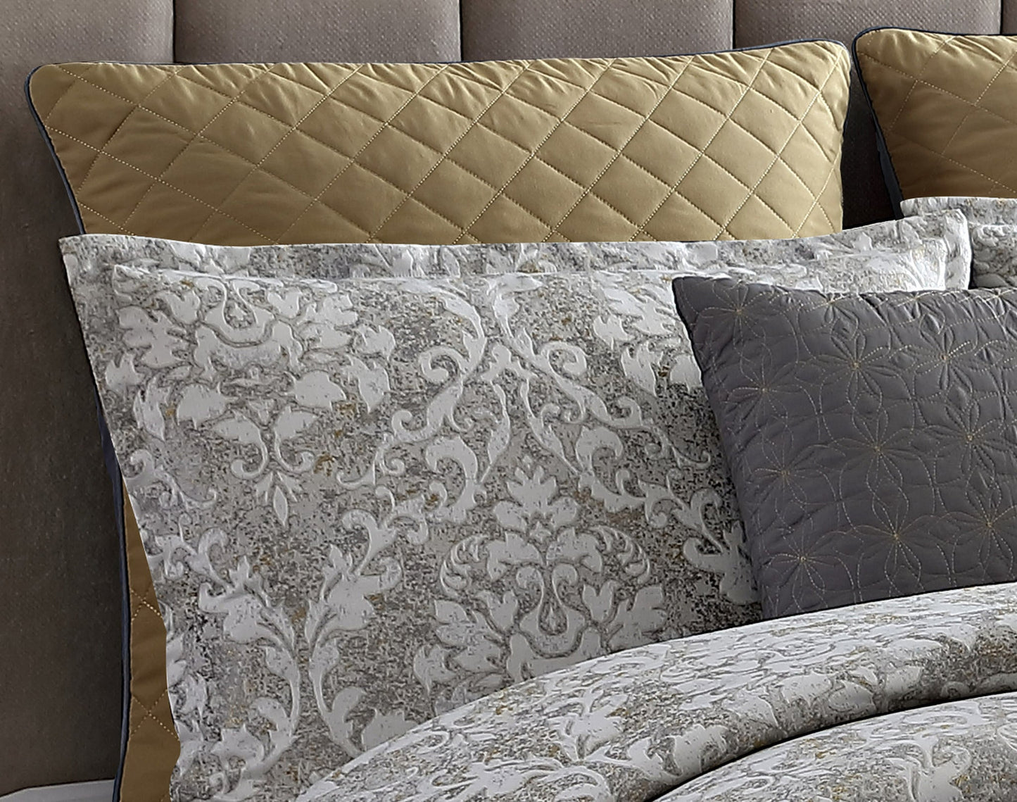 Vintage Medallion 9-Piece Queen Comforter Set in Lisbon Gray