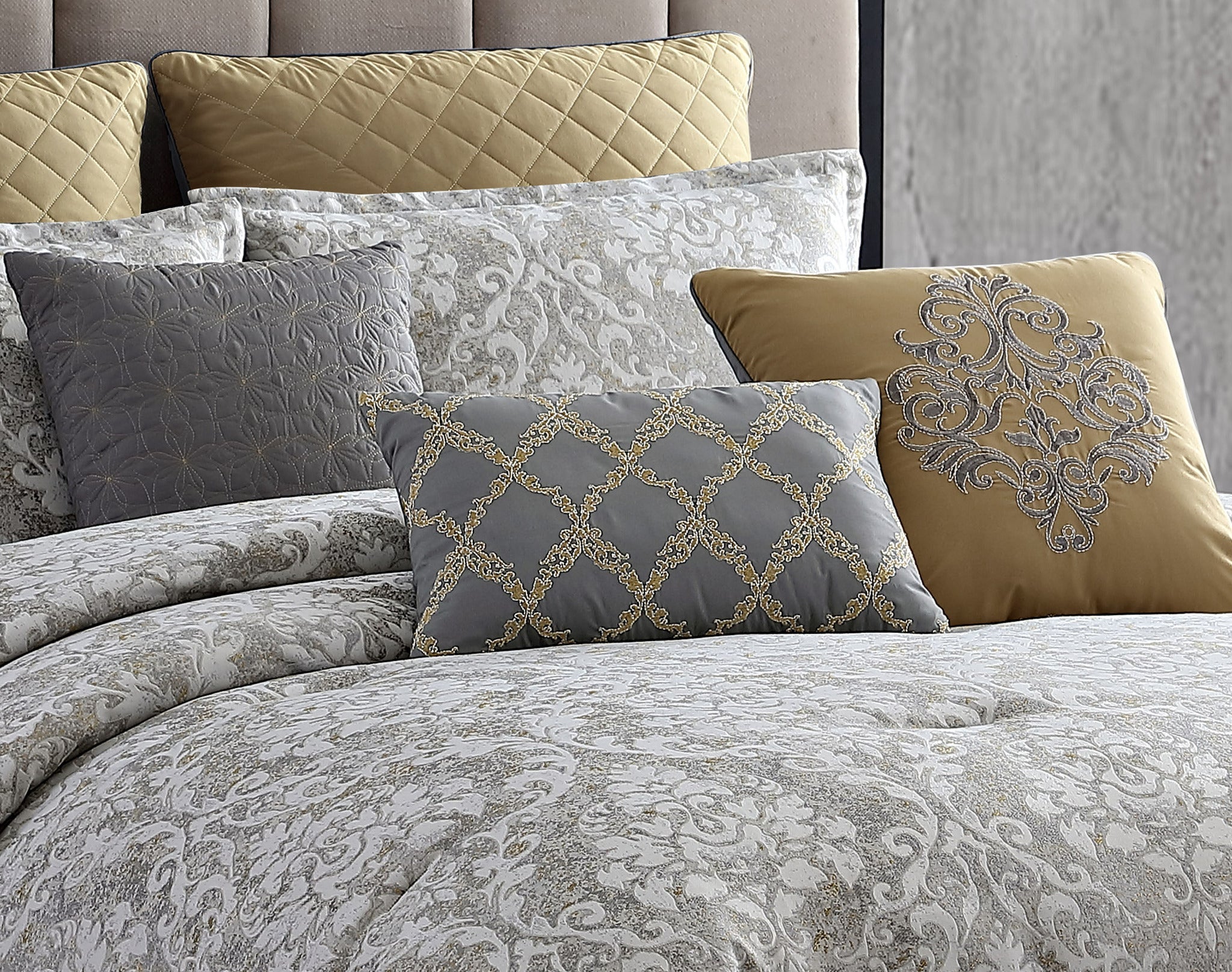 Vintage Medallion 9-Piece Queen Comforter Set in Lisbon Gray