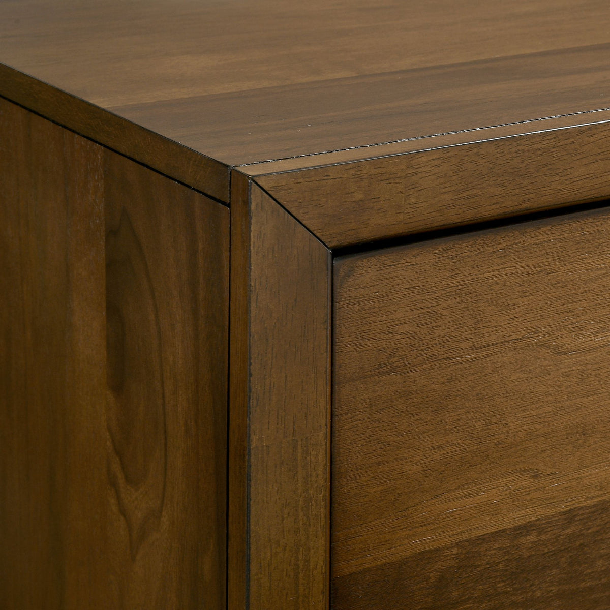 Malibu King 5PC Bedroom Set with 2 Nightstands, Dresser & Chest in Walnut