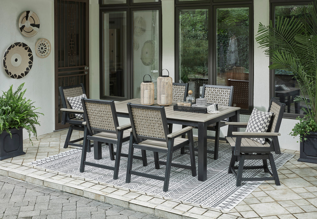 Mount Valley Outdoor Dining Room