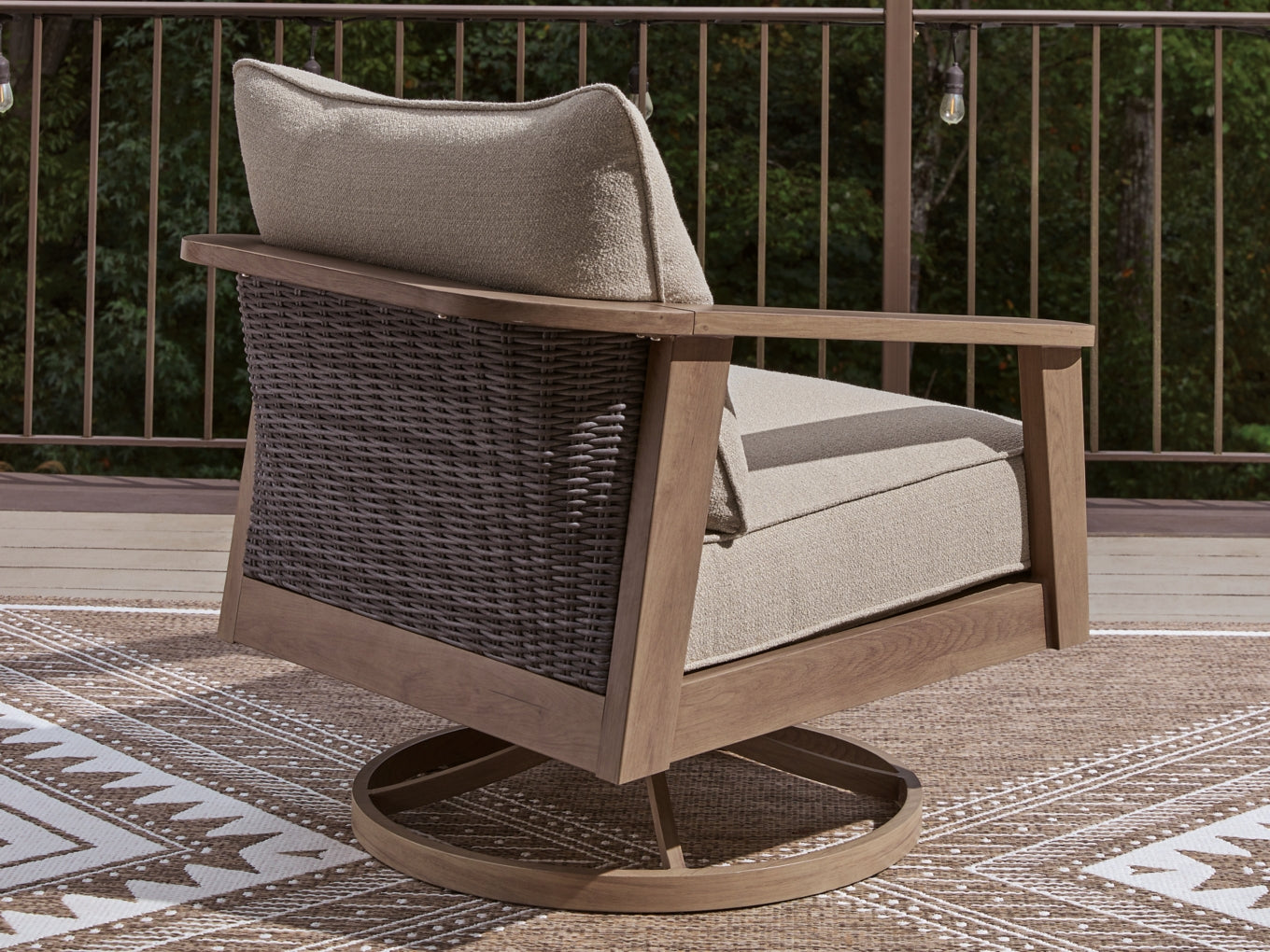 Francis Beach Swivel Lounge w/ Cushion