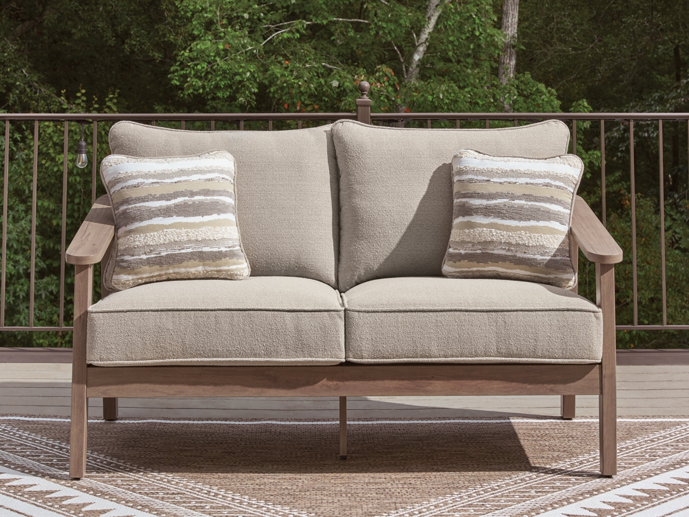 Francis Beach Loveseat w/Cushion