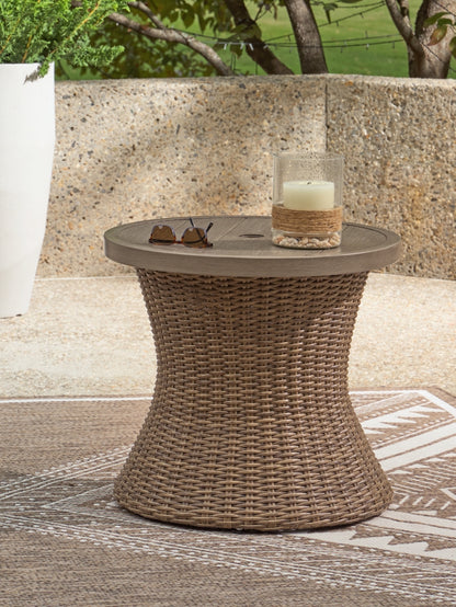 Revare Beach Round End Table w/UMB OPT