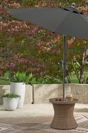 Revare Beach Round End Table w/UMB OPT