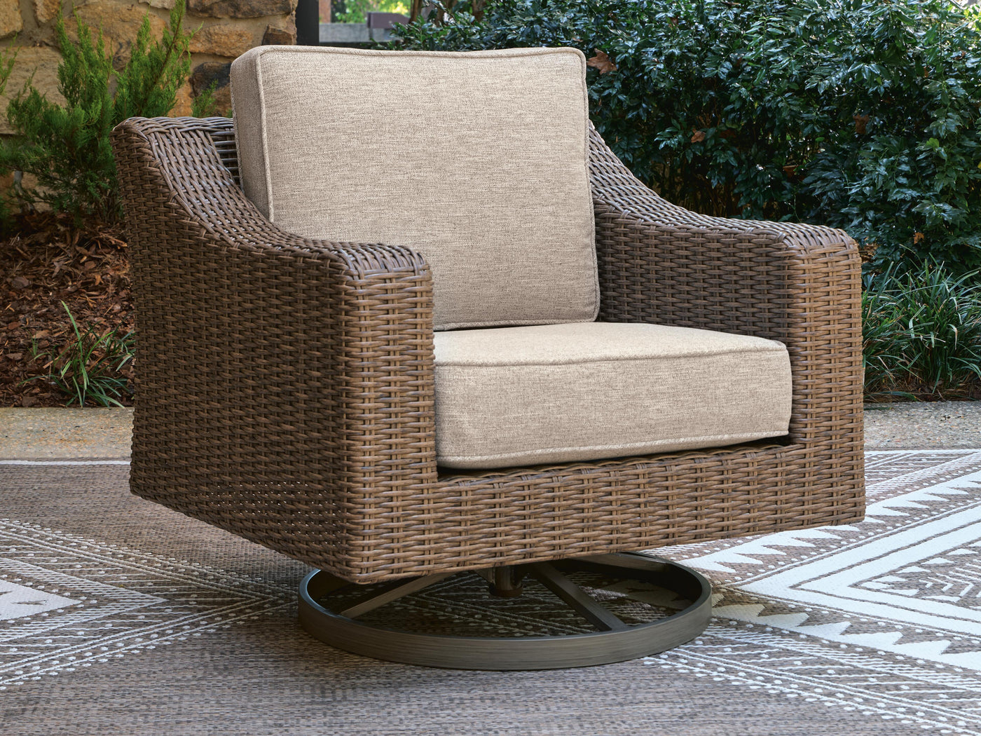 Revare Beach Swivel Lounge w/ Cushion